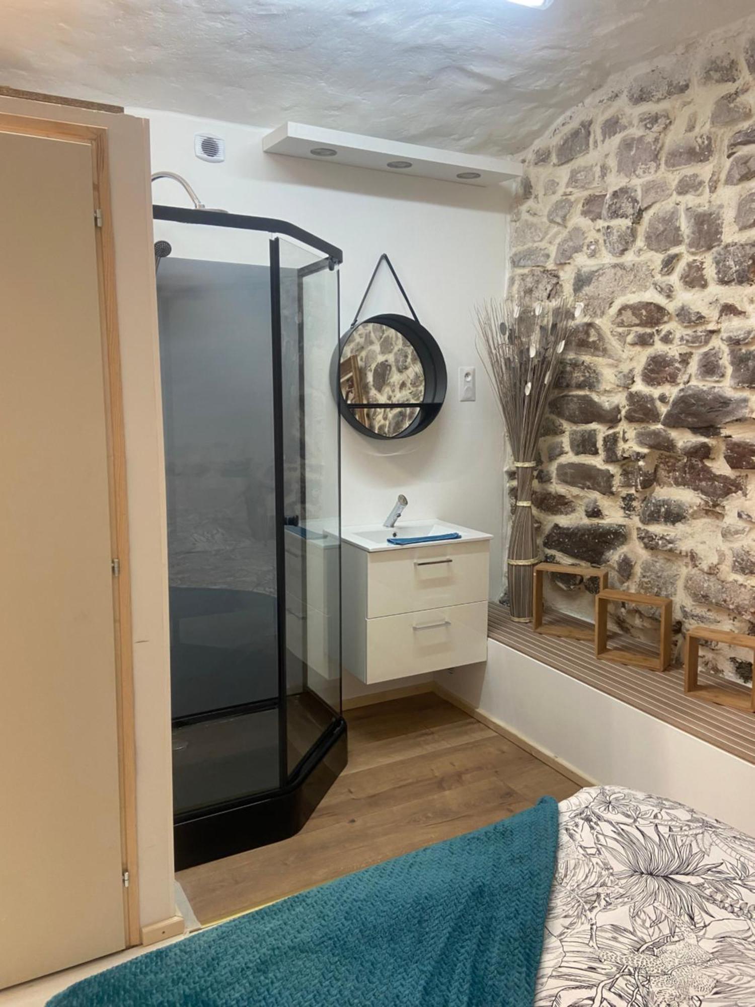 Appartement Dans Le Charme De La Pierre à La Garde  Extérieur photo