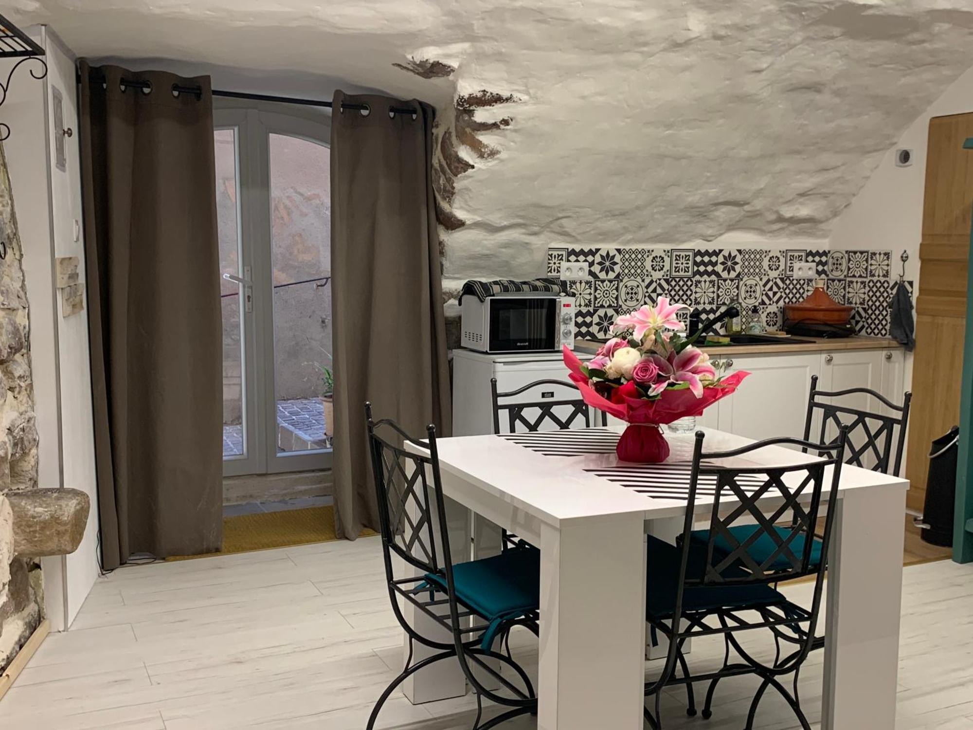 Appartement Dans Le Charme De La Pierre à La Garde  Extérieur photo