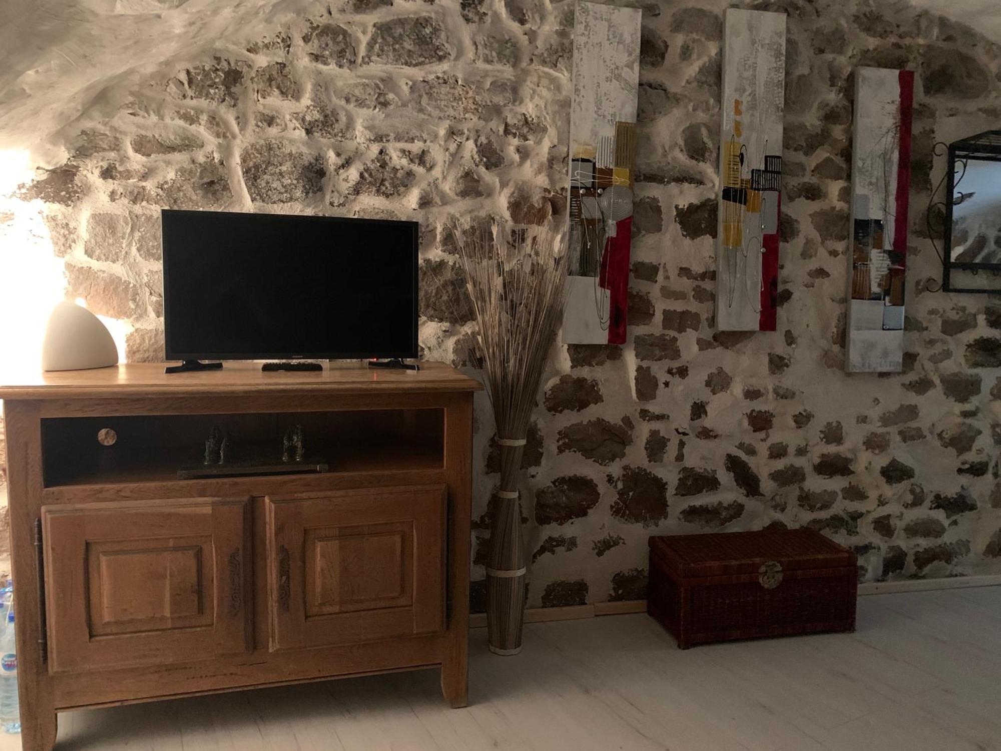 Appartement Dans Le Charme De La Pierre à La Garde  Extérieur photo