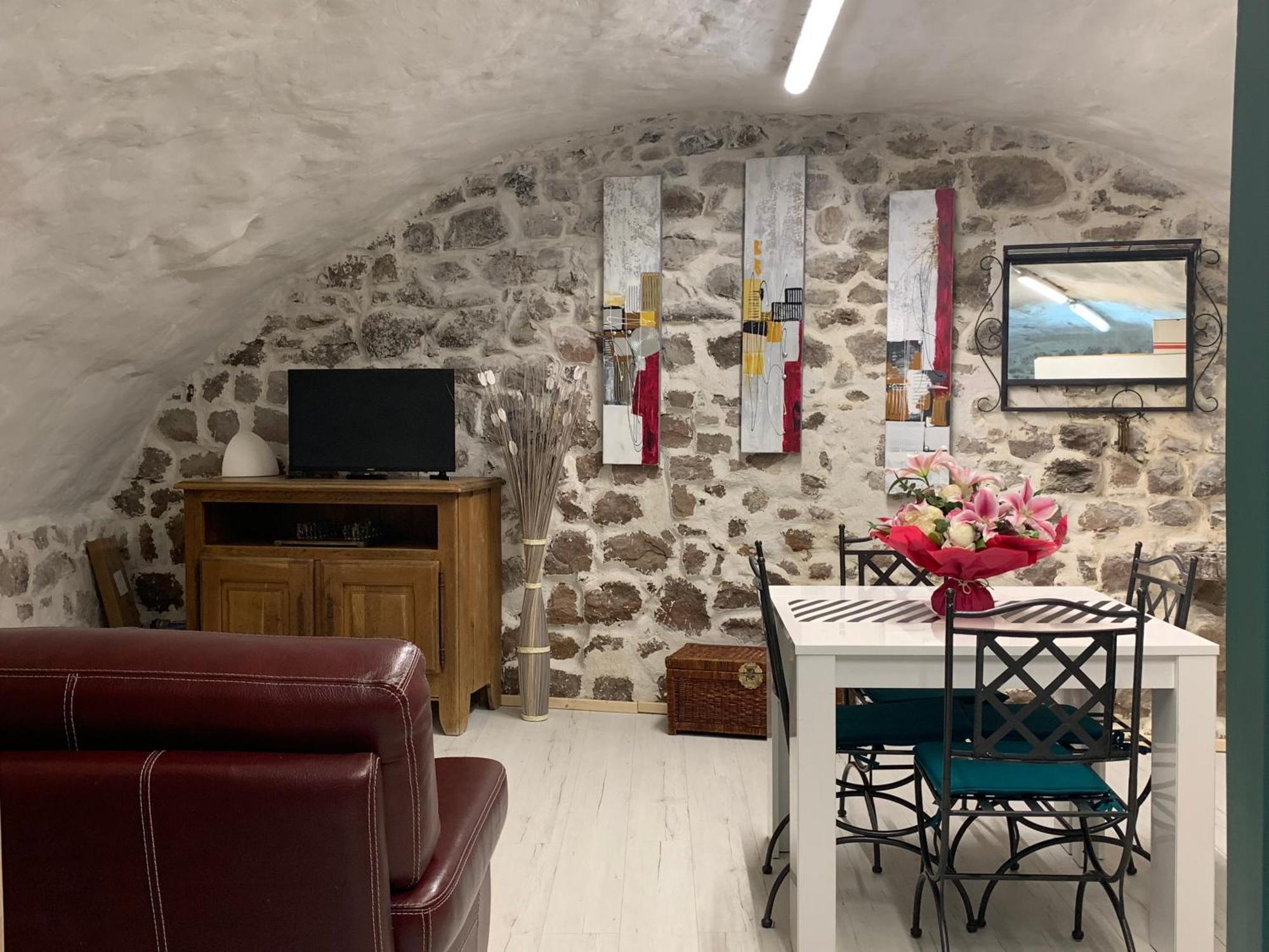 Appartement Dans Le Charme De La Pierre à La Garde  Extérieur photo